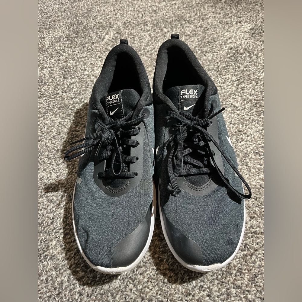 Nike Flex Experience 8 Running Shoes Size 10.5 Black And White Sneakers Trainers
